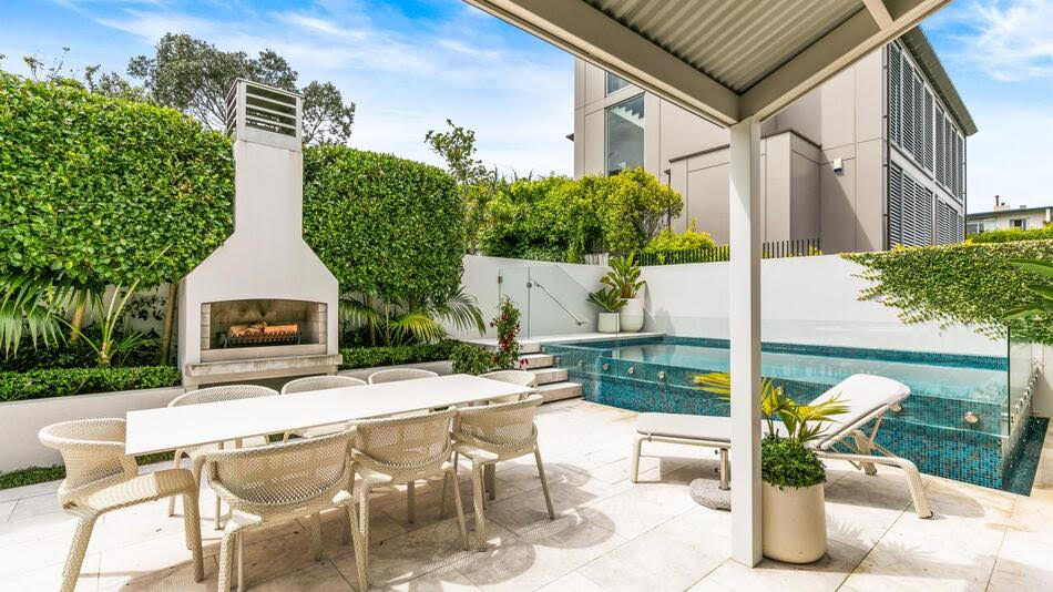 A contemporary Lanzpec garden in Auckland